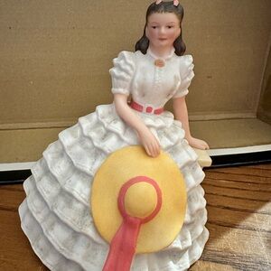 Avon – images of Hollywood – Vivian Leigh as Scarlett O’Hara porcelain, figuring